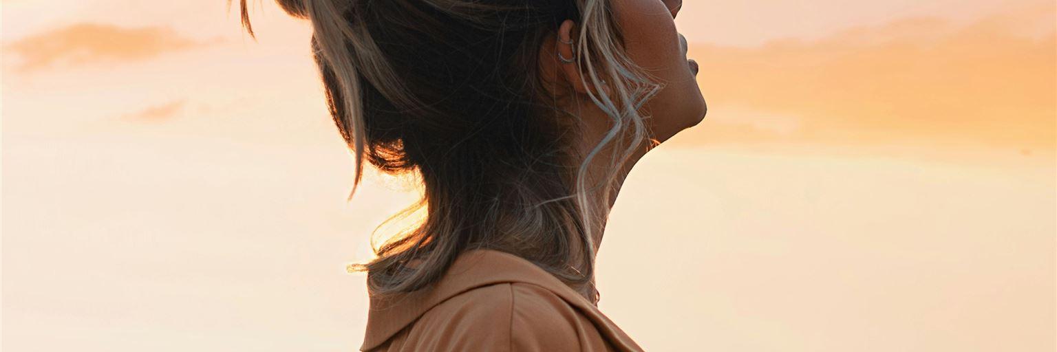 Frau, Die Zum Himmel Schaut